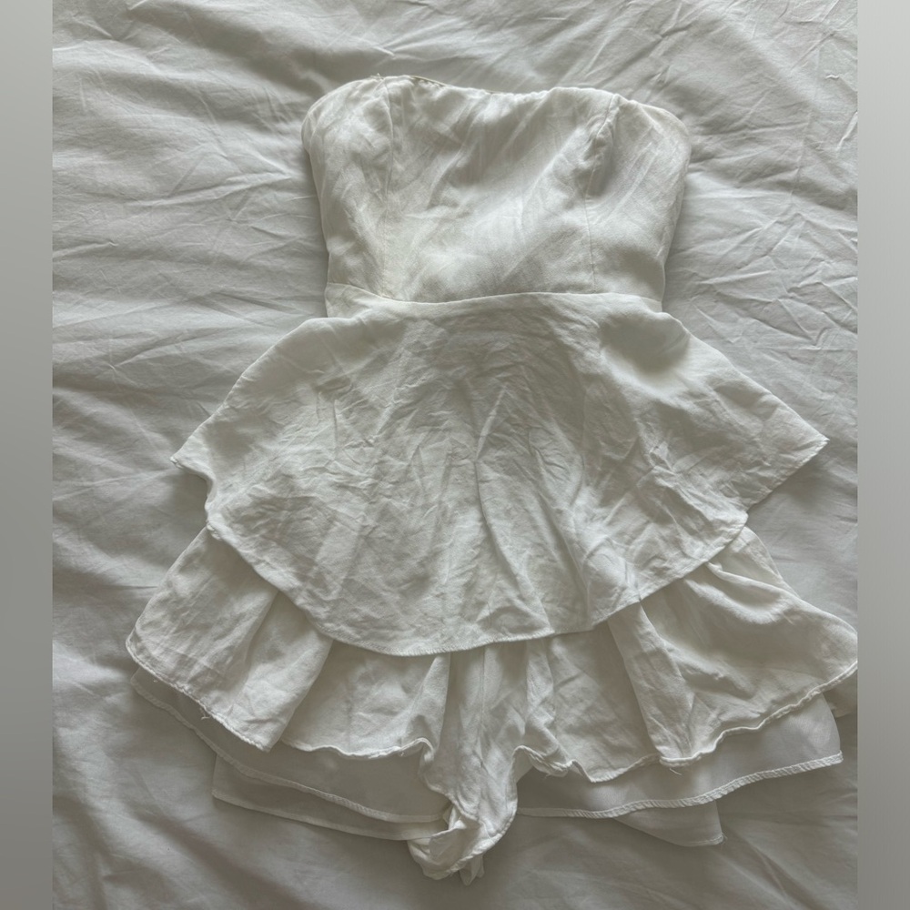 DO + BE White Strapless Romper Size Medium